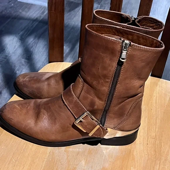 Charles David Tan Leather Shoes - Picture 3 of 5